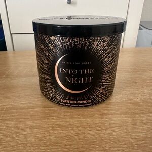 Bath & Body Works Into the Night Candle - Black and White